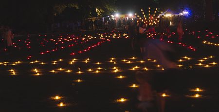 Nacht der 10.000 Kerzen mit Kerzen im Kurpark Bad Salzuflen