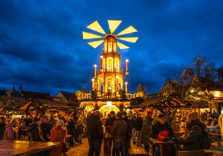 Beleuchtete Pyramide auf dem Weihnachtsmarkt Bad Salzuflen