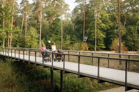 Freundinnen mit Kinderwägen auf der Gartenschau Bad Lippspringe - Foto: M. Schoberer