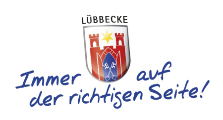 Wappen von Lübbecke mit Schriftzug "Immer auf der richtigen Seite!" in blauer, verspielter Schrift.