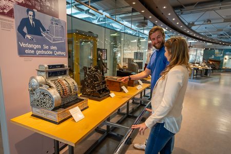 Kassensysteme früher und heute im Heinz Nixdorf MuseumsForum