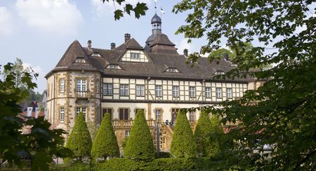 Wasserschloss Heerse von außen.