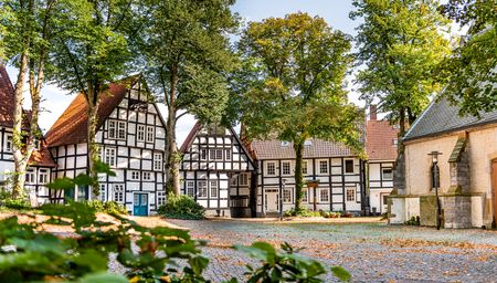 Fachwerkhäuser rund um die ev. St. Johanniskirche - das sogenannte Haller Herz