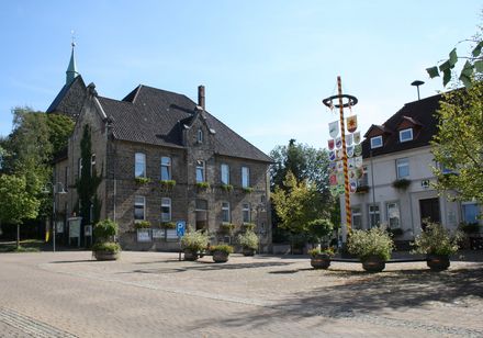 Rathausplatz in Extertal, Foto: Gemeinde Extertal