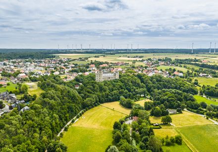 Wewelsburg eingebettet in der Landschaft
