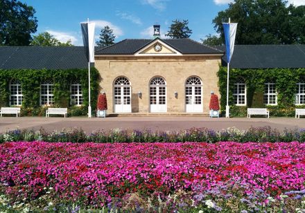 Blick auf die Brunnenarkaden im Gräflichen Park Bad Driburg