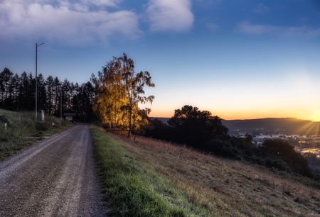 Der Blick vom Osterberg auf Lügde, mit dem Osterbergkreuz