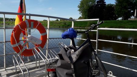 An Bord der Hochseilfähre Varenholz-Veltheim