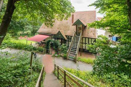 Cafe Waldkristall in Hüllhorst im Wald mit Treppe zum Eingang