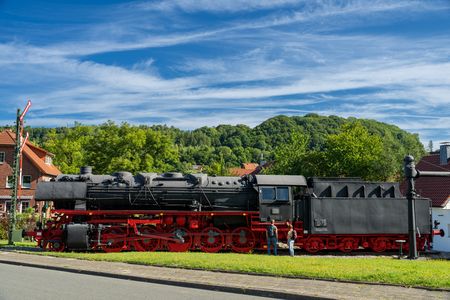 Schwarze Lokomotive 044er in Altenbeken Bahnhof