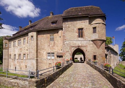 Burg Dringenberg von außen.
