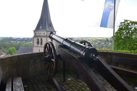Warburg-Rondell mit Flügeler-Kanone