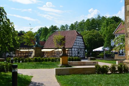 Steinhagener Kirchplatz, Foto: pro Wirtschaft GT GmbH