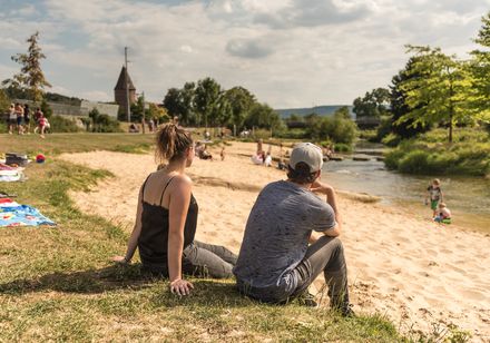 Der Bade- und Strandbereich im Lügder Emmerauenpark