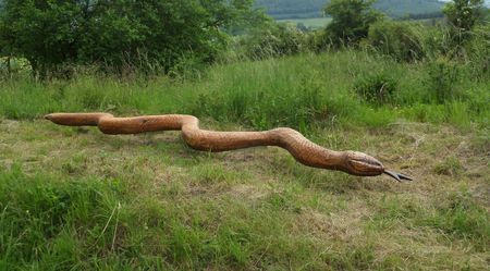 Holzschlange auf der Natti-Runde