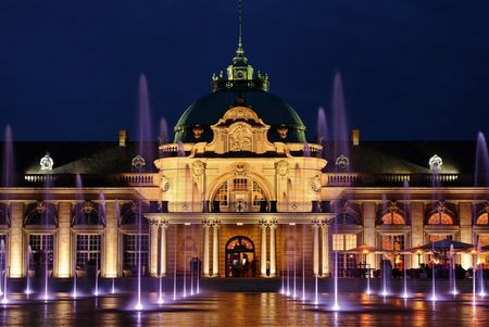 GOP Varieté Theater Bad Oeynhausen im Kaiserpalais am Kurpark bei Nacht