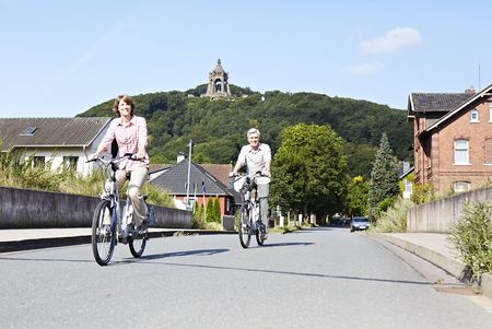 Radfahrer in Porta Westfalica, Foto: Touristikzentrum Westliches Weserbergland