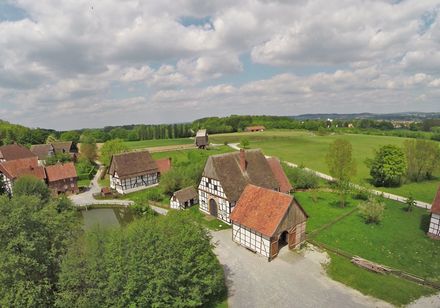 Luftbild vom Paderborner Dorf im Freilichtmuseum Detmold