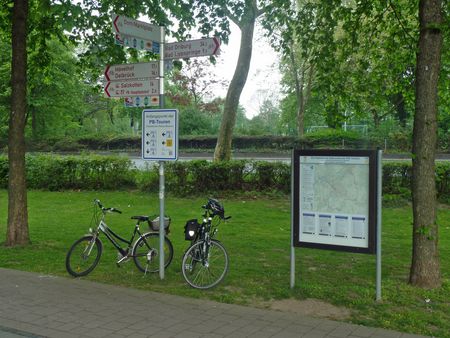 Schaukasten mit Fahrrädern 