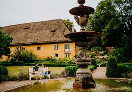 Brunnen im Barockgarten von Schloss Rheder