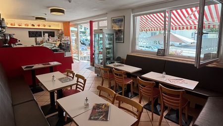 Blick in den Innenraum des Eiscafe Daniele in Detmold Hiddessen