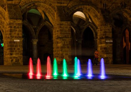 Beleuchteter Brunnen