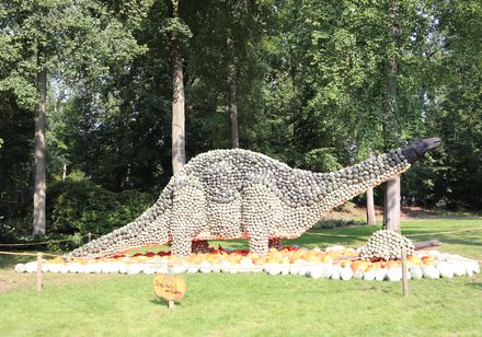 Dinosaurier aus Kürbissen auf dem Kürbisfestival