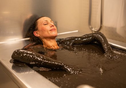 Frau im Moorbad im Gräflichen Park Bad Driburg