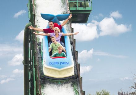 Das Bild zeigt die Wildwasserbahn des potts park.